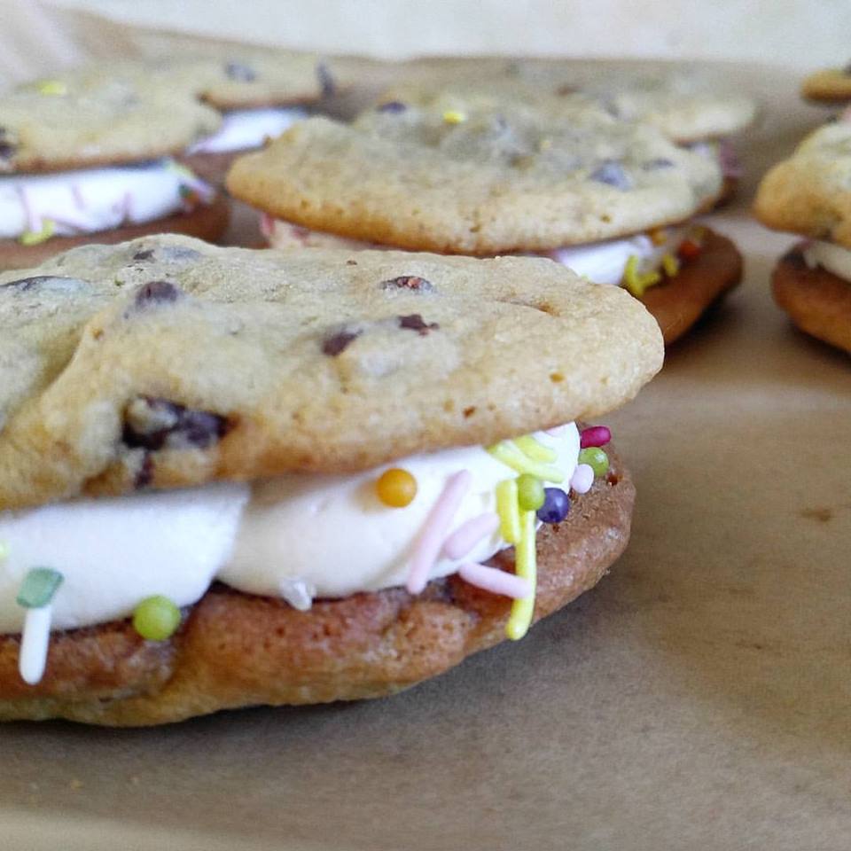 Natural Sprinkles – buttercream sandwich coolie with sprinkles