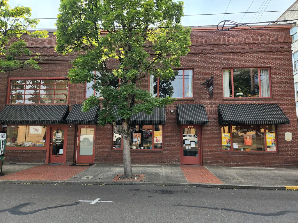 124 Ferry St SW – Exterior daylight 11-22-2022