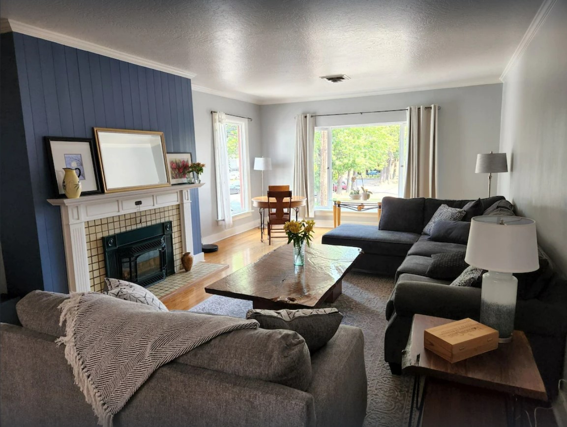 124 Ferry St SW – Living Room 1 – 11-22-2022