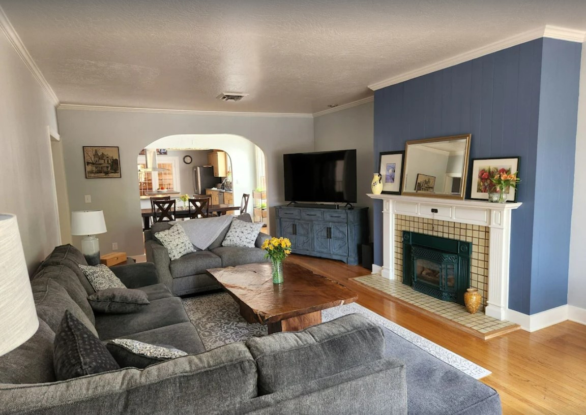 124 Ferry St SW – Living Room 4 – 11-22-2022
