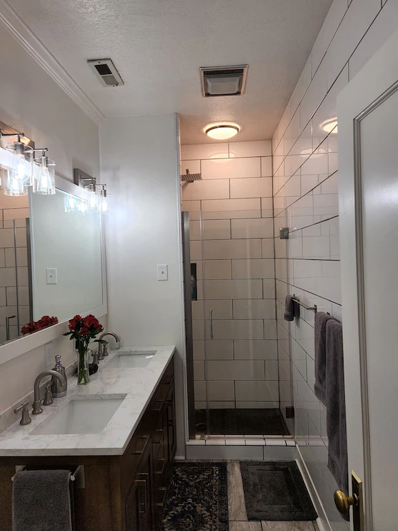 124 Ferry St SW – Master Bath 1 – 11-22-2022
