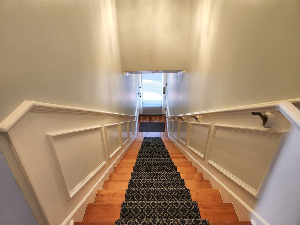 124 Ferry St SW – Staircase – 11-22-2022