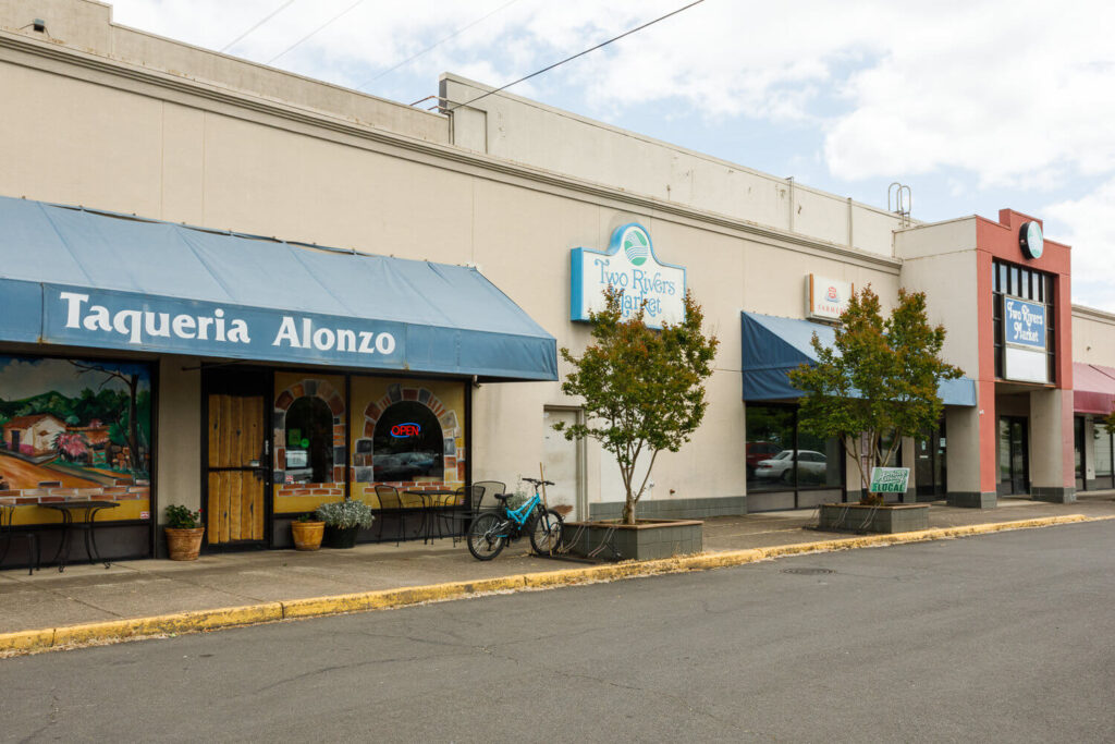 ADA_Two_Rivers_Mall_Taqueria_Alonzo2
