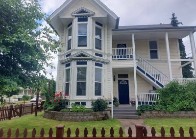 RENTED: Beautiful Victorian – 2 Bedroom, 1 Bath Apartment