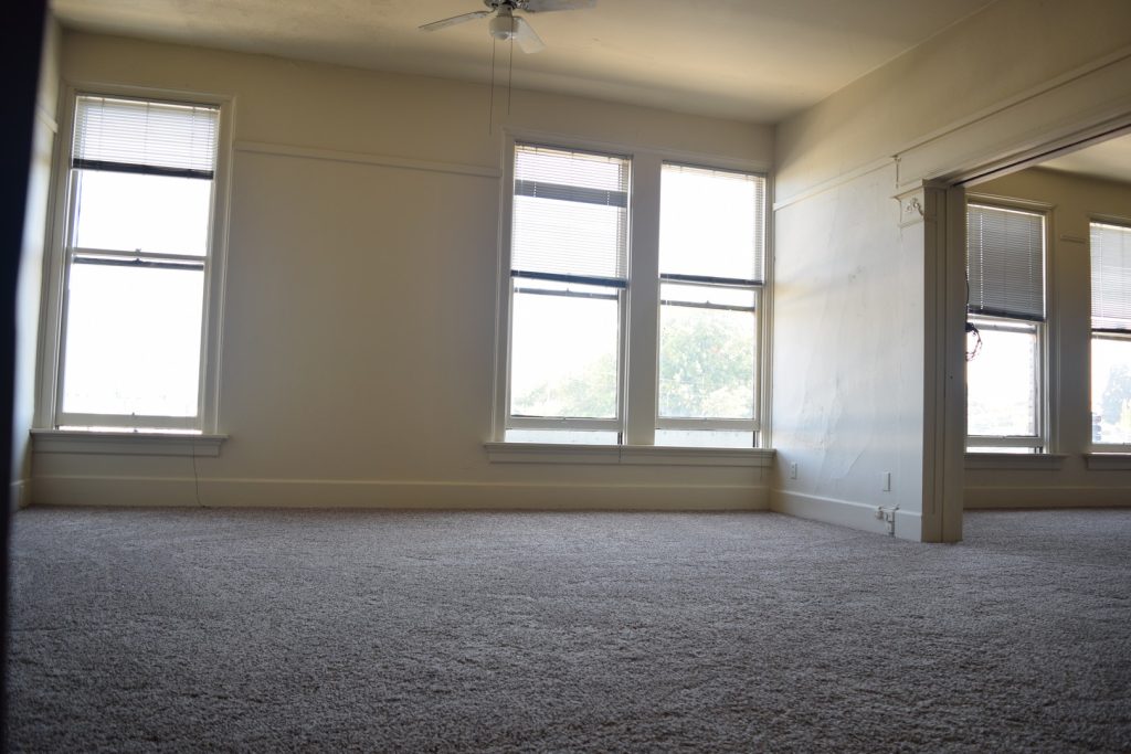 KP13-bed-area-windows